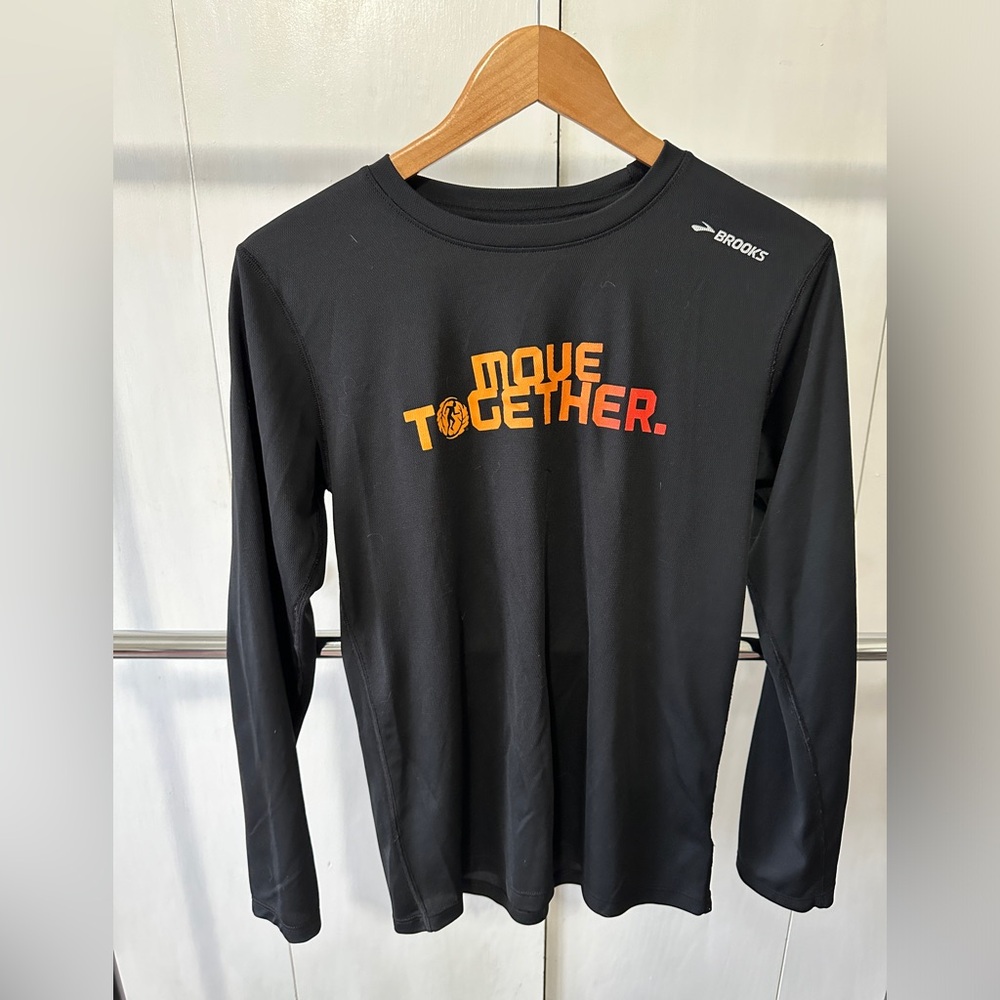Brooks long sleeve shirt. Twin Cities In Motion.